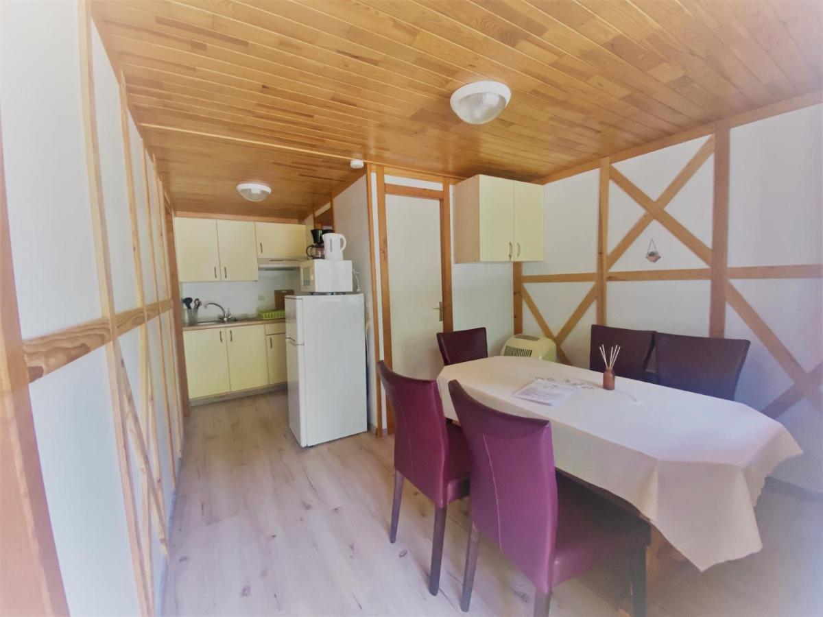 Camping Familial Les Chalets D'Uza Ngoại thất bức ảnh