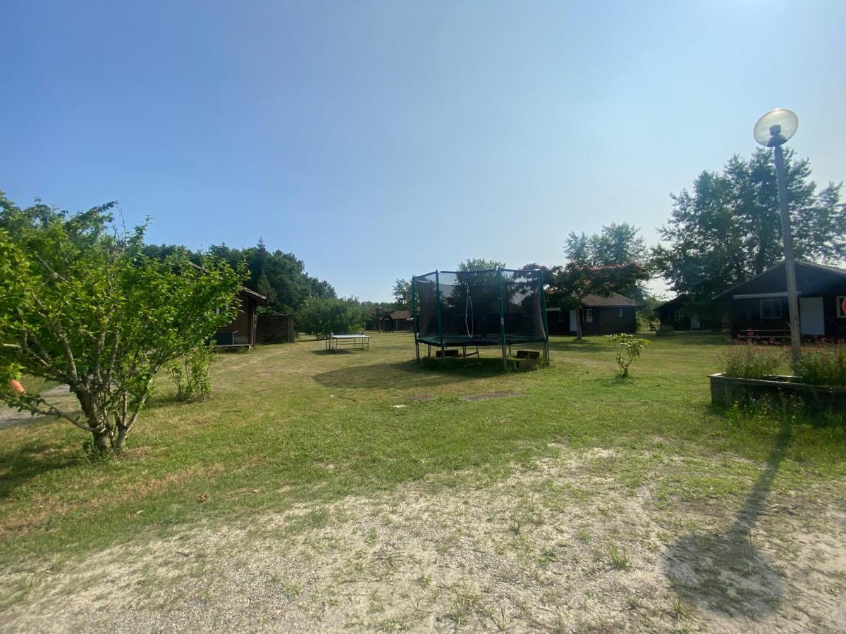 Camping Familial Les Chalets D'Uza Ngoại thất bức ảnh