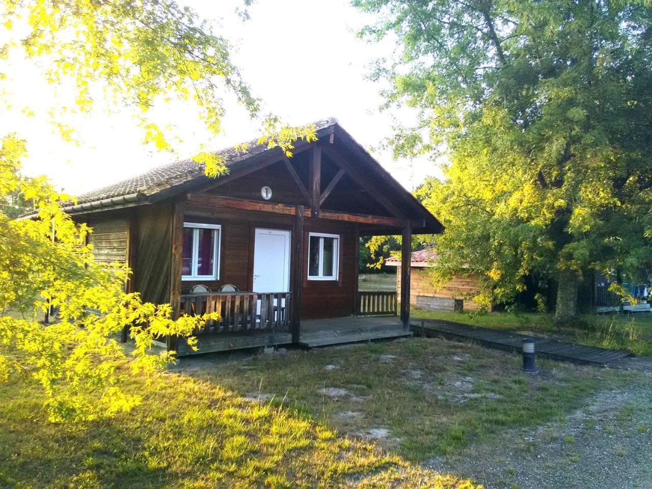Camping Familial Les Chalets D'Uza Ngoại thất bức ảnh